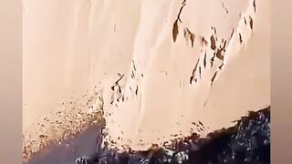 كيف يستخرج النفط وكيف يتم تحويله الى عدة استعمالات