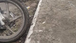 Parkiran di pinggir jalan