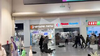 В Москве толпа бородачей избила охранников в ТЦ «Щука»