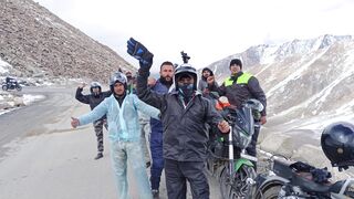 Travel Backpack - khardung la pass worlds highest motorable road | Trending HD Video