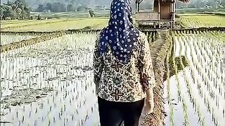 Playing to the rice field, soothes the heart and the mind????  #pedesaan #sudutalam
