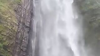 Air terjun kabut pelangi
