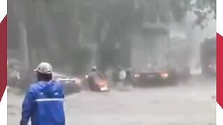 HUJAN EKSTREM TERJANG Semarang, BANJIR BESAR LUMPUHKAN AKTIVITAS WARGA!