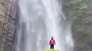Air terjun kabut pelangi