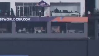 Mitchell santner six on last ball of innings