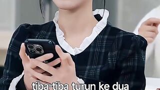 Ditabrak Idola Kampus, Aku Jadi Rebutan Episode 09