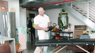 Beautiful Actress Ashlyn Peaks ready to her massage7