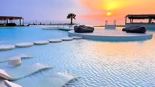 Iconic spot in Santorini!