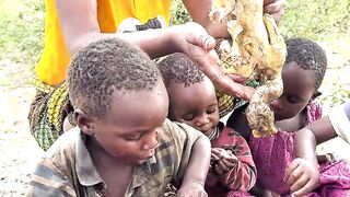 How do African people eat?