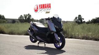 Yamaha X-Max 300 vs BMW i8 A motorcycle with a supercharged engine