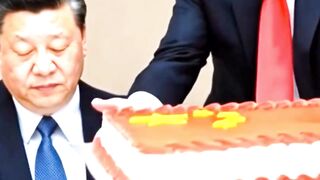 Donald Trump eating Xi Jinping's cake #usa #funny #donaldtrump #china #xijinping