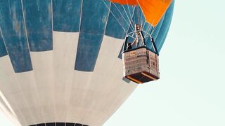 Travelon - hot air balloons in sky | Trending HD Video 2