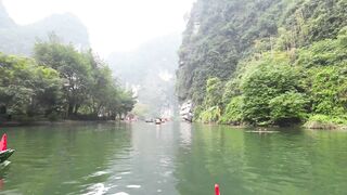 travelite - tourists on boats | Trending HD Video