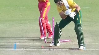 Aiden Markram bold by sikander Raza on 4