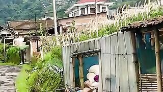 Begitu tenang dan terasa sangat nyaman jika bisa tinggal di desa yang secantik ini suasananya