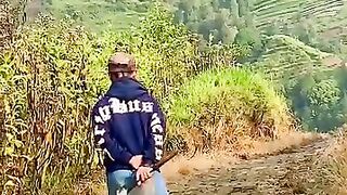 Aktifitas para petani ketika berangkat ke ladang di hari yang begitu indah