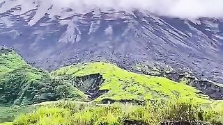 Panorama Keindahan Gunung Merapi setelah di Guyur Hujan Srumbung, Magelang, Jawa Tengah #keindahanalam #gunungmerapi
