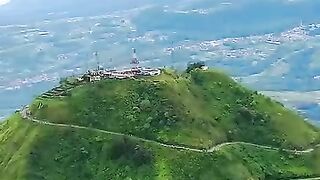 Satu satunya Gunung di Magelang, Jawa Tengah yang bisa ditempuh menggunakan motor sampai puncak (Gunung Telomoyo) #keindahanalam #gunungtelomoyo
