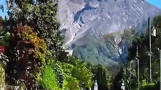 Kegagahan dan Kemegahan Gunung Merapi dari jarak 4 km #gunungmerapi #delesindah #klaten #jawatengah