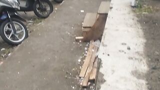 Parkiran di pinggir jalan PJC