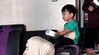 'Bukan Aku' pelakunyaa!????   Kasihan dedenya jadi tersangka utama gara-gara ulah jahil papanya.