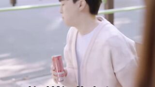 The man confessed his feelings to the gurl after meeting her for only one min #foryou #fyp #trending