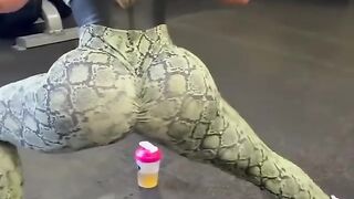 Let's give this glutes workout a try together!