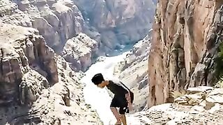 hungry ????????  #jump #climb #breakfast #ramadhan #funnyvideo