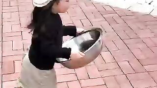 To grab red envelopes, shoes flew off.