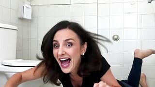 Mulher caindo no banheiro