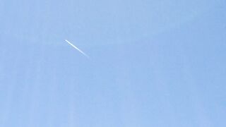 صواريخ تخترق السماء