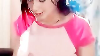 فيديو البنت اللي بتصلى بقميص النوم
