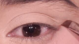 Classic Makeup with a Pop of Purple #eyemakeup #fyp #eyeshadowtutorial #trend #makeuptutorial