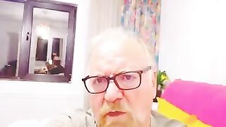 Hi I am looking for a lady I will support and her needs