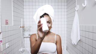 The Pioneer Woman - video of woman doing a product review | Trending HD Video