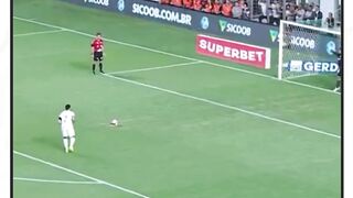 Kecepatan tendangan penalty Hulk