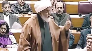 Shahbaz started crying and screaming as soon as Allama Nasser arrived at the assembly after the martyrdom of Ayatollah Khamenei.mp4
