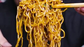 Black Pepper Beef Chow Mein - BETTER THAN TAKEOUT #noodles #Recipe #DinnerIdeas Full recipe in my B