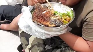 Pria Itu Membeli Semua Mangga