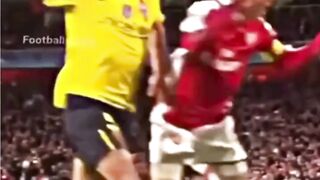 Perempat final UEFA Champions League 2010 di Emirates mempertemukan Arsenal dan Barcelona dalam laga penuh tensi.