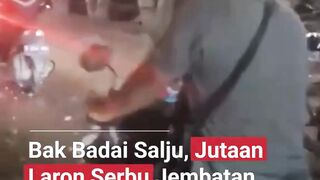Fenomena laron menyerbu kawasan Kertosono usai hujan ringan ????????