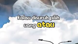 Pilih Teman Atau Uang?