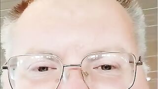I am looking a woman i will give my money on my bank 2
