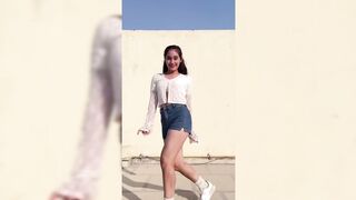 Indian Girl Somya Bisht Dance