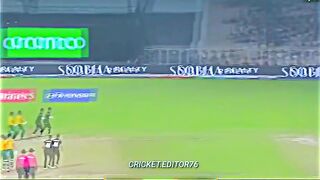 South Africa 2nd wicket gone only on 12 runs Rickelton outn 12 runs