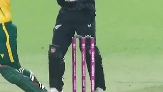 South Africa 1st wicket gone de kock out
