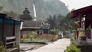 The village is quiet and peaceful. Do you know where all the residents have gone?  #natural #PeacefulMoments #ramadhan #rurallife