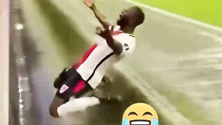 Selebrasi Aneh