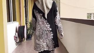 Elegance in Motion: A Stunning Walk Down the Corridor