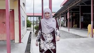 Elegance on the Go: A Stylish Walk